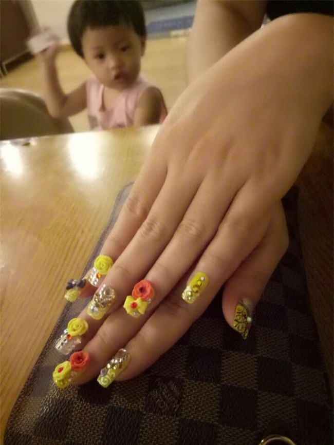 Trước Tết hẳn tháng trời chị em tíu tít khoe móng xinh móng đẹp, hóa ra là có mục đích cả - Ảnh 2.