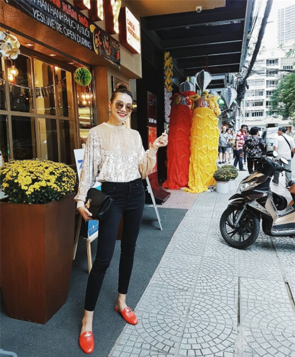 Đâu chỉ có áo dài cách tân, street style đón Xuân của sao Việt còn rực rỡ thế này cơ mà! - Ảnh 2.