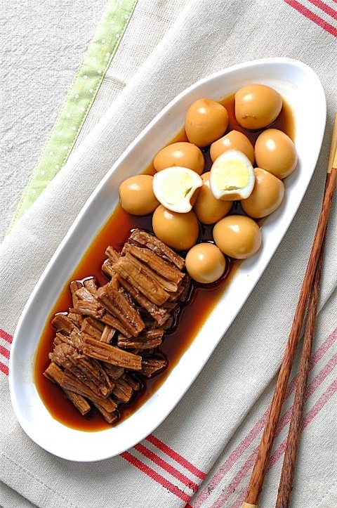 Học người Hàn Quốc làm món bò kho trứng cút tuyệt ngon - Ảnh 8.
