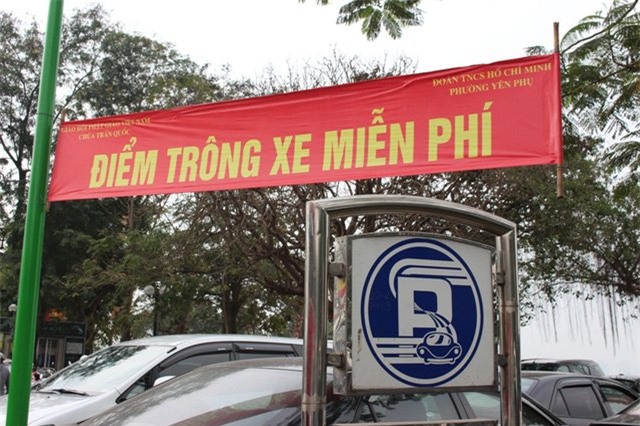 Dịch vụ trông giữ xe tha hồ 'hét giá' ngày đầu sau kỳ nghỉ Tết