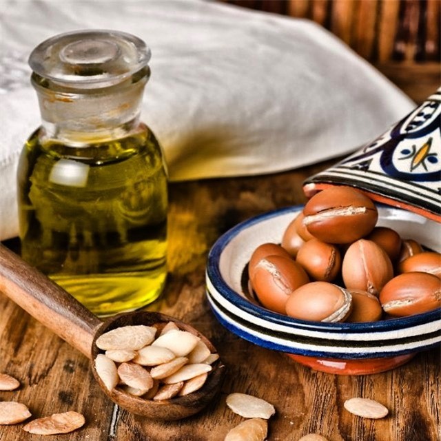 Cứu cánh mái tóc bị khô xơ khi tạo kiểu quá nhiều trong những ngày Tết - Ảnh 3.