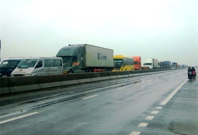 Tai nan lien hoan khien quoc lo 1 ach tac nhieu gio hinh anh 1