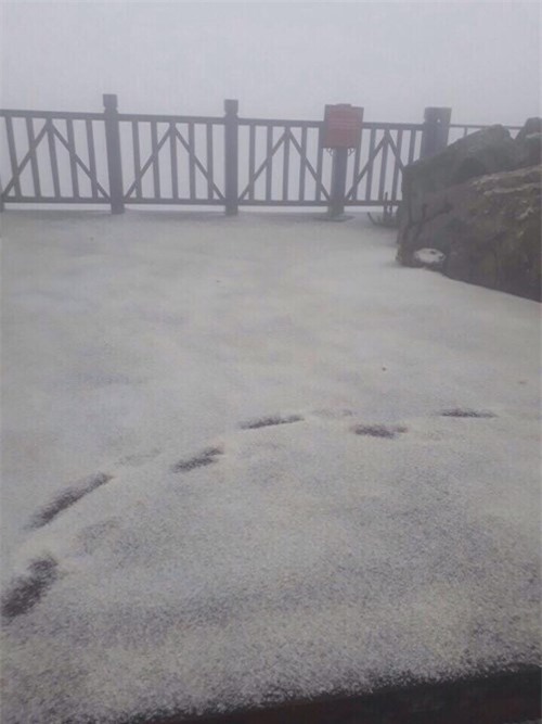 bat ngo xuat hien mua bang tai dinh fansipan sa pa - 3