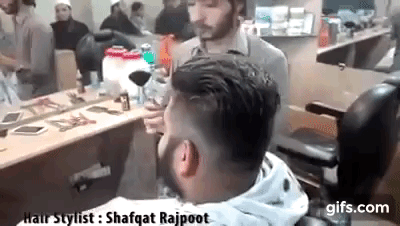 Kỳ lạ cửa tiệm cắt tóc bằng lửa vẫn nườm nượp khách - Ảnh 2.