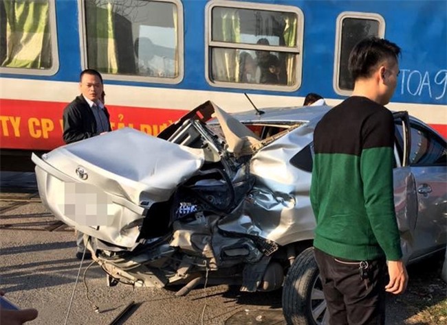 30 phut xay ra 2 vu tai nan duong sat nghiem trong hinh anh 3