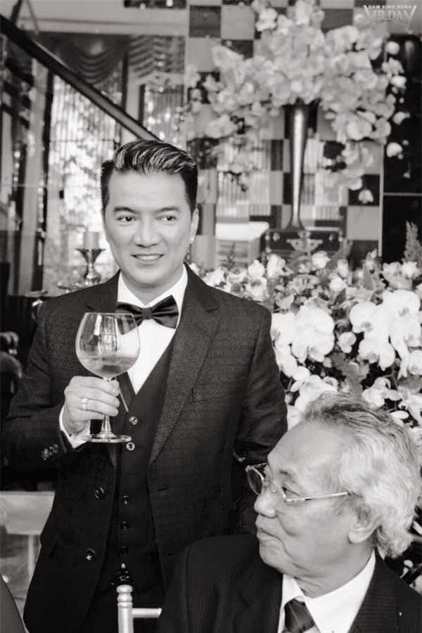 dam-vinh-hung-bi-mat-to-chuc-le-dinh-hon-tai-nha-rieng-blogtamsuvn01