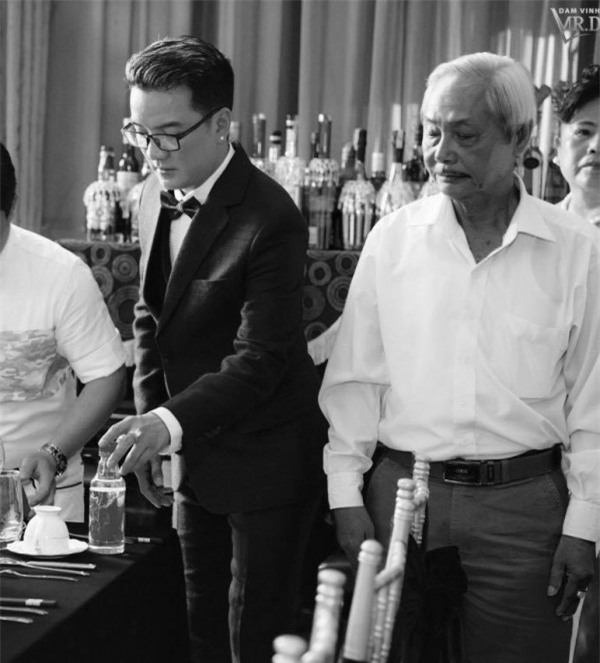 dam-vinh-hung-bi-mat-to-chuc-le-dinh-hon-tai-nha-rieng-blogtamsuvn06