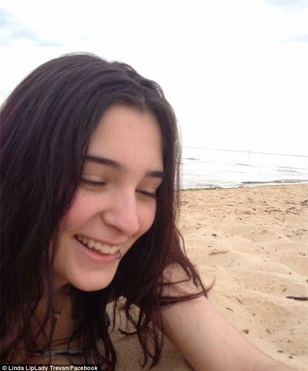 Câu chuyện thảm kịch của nữ sinh 15 tuổi tự tử sau khi bị bạn bè bạo hành, hiếp dâm tập thể - Ảnh 2.