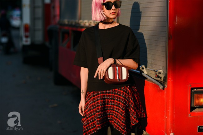 Street style các quý cô hai miền: Thời tiết thế này mà không đẹp xinh xuống phố thì phí lắm! - Ảnh 6.