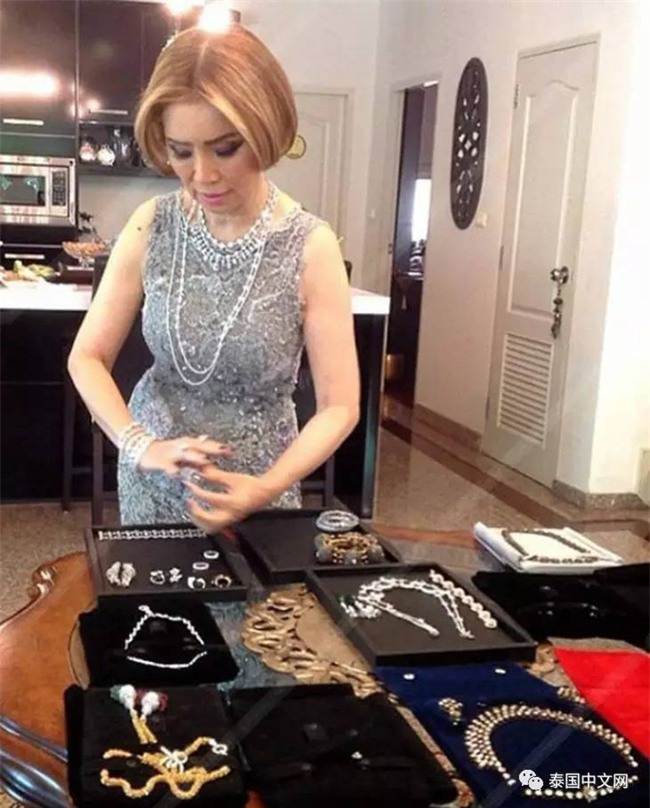 Cô bé Lọ Lem phiên bản già: 60 tuổi vẫn kiếm được chồng đại gia Dubai giàu nứt đố đổ vách - Ảnh 7.