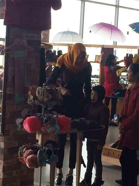 Hồ Ngọc Hà, Hà Hồ, Hà Hồ bịt kín mặt, Hồ Ngọc Hà đi du lịch, sao Việt