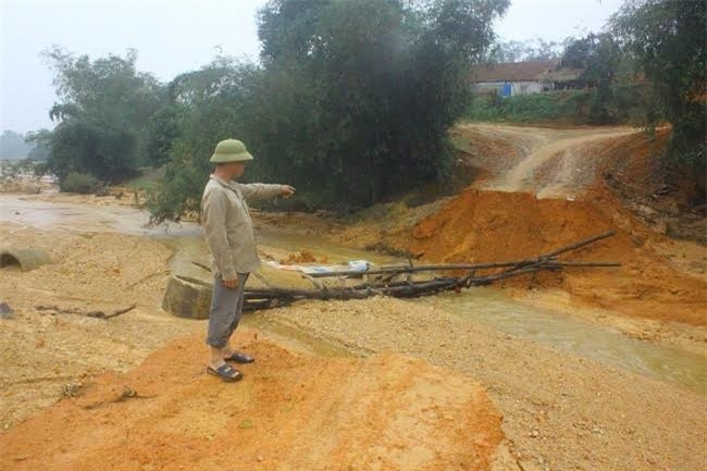 Đê quai kênh thuỷ lợi nghìn tỉ vỡ, nhấn chìm ruộng dân