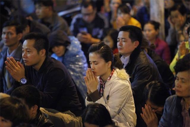 Hàng nghìn người đổ về chùa Phúc Khánh dâng sao giải hạn