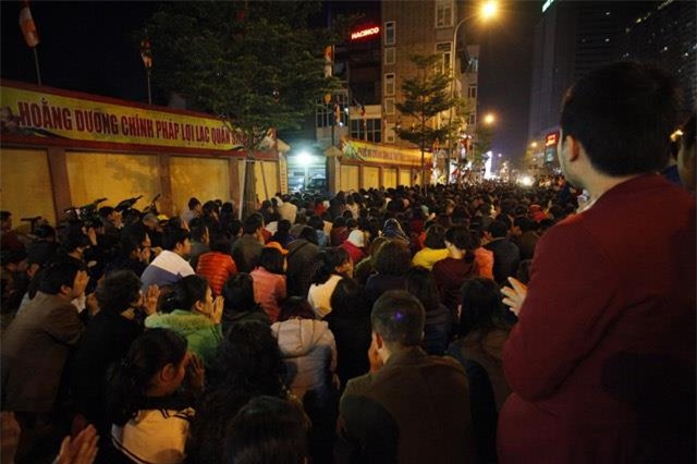 Hàng nghìn người đổ về chùa Phúc Khánh dâng sao giải hạn