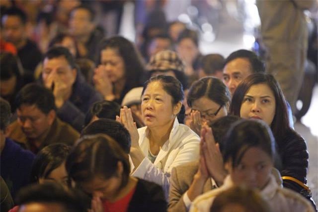 Hàng nghìn người đổ về chùa Phúc Khánh dâng sao giải hạn