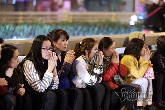 Hàng nghìn người đổ về chùa Phúc Khánh dâng sao giải hạn