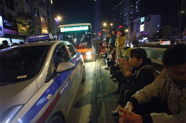 Hàng nghìn người đổ về chùa Phúc Khánh dâng sao giải hạn