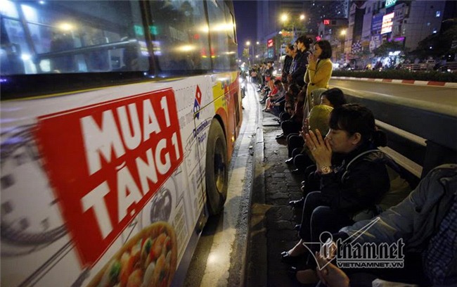 Hàng nghìn người đổ về chùa Phúc Khánh dâng sao giải hạn