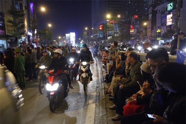 Hàng nghìn người đổ về chùa Phúc Khánh dâng sao giải hạn