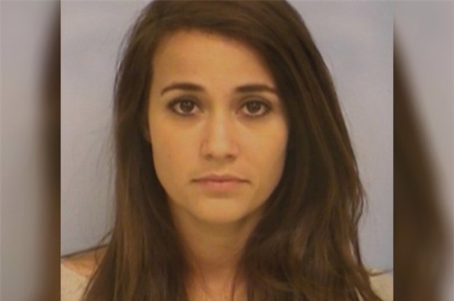 Co giao nguoi My quan he bat chinh voi 2 nam sinh hinh anh 1