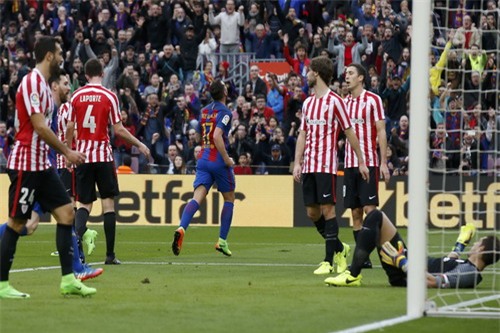 Pablo Alcacer ghi bàn mở tỉ số sớm cho Barcelona