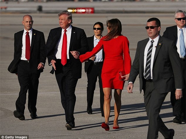 Ông Donald Trump tránh nắm tay vợ nơi công cộng và đây là lý do - Ảnh 3.