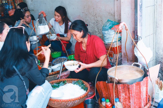 10 quán bún riêu, bún ốc nghe đã thấy ngon sau những ngày ngất ngây vì ăn Tết - Ảnh 26.