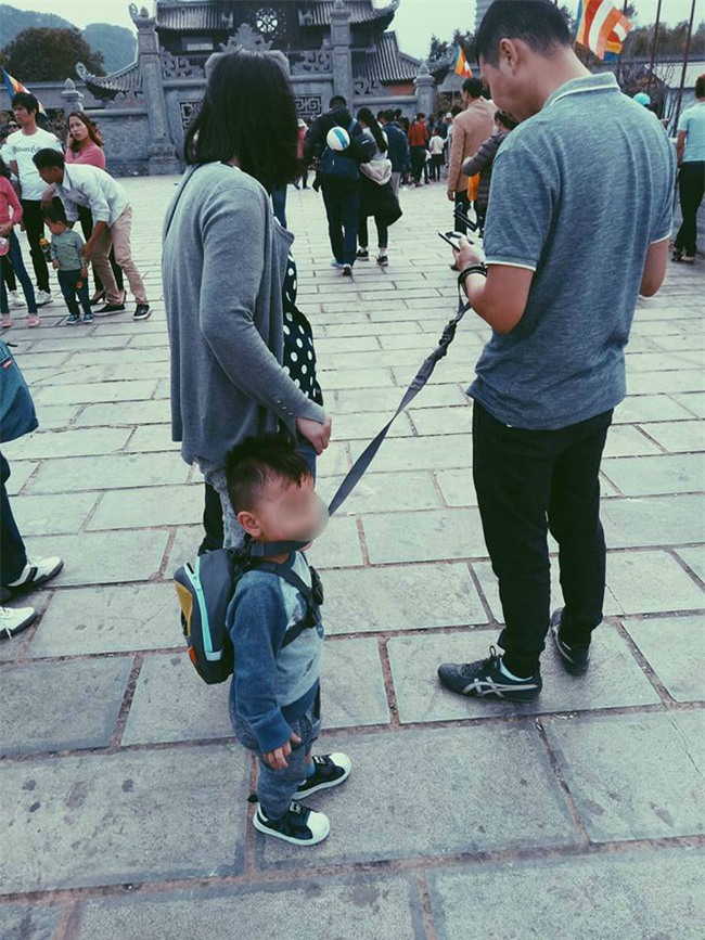 Bố sẽ dắt con đi khắp thế gian - bức ảnh gây bão cộng đồng mạng những ngày này - Ảnh 1.