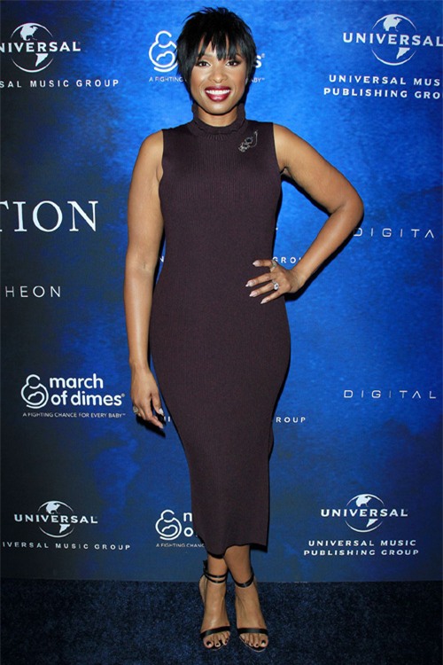 di tim bi an duoi lop vay ao ho hang cua cac nguoi dep tren tham do - 13