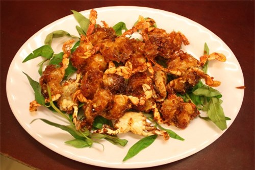 Món ngon thứ 4 từ cua đồng nếu không nếm thử chắc chắn bạn sẽ tiếc hùi hụi đó là cua sữa phủ bột chiên.