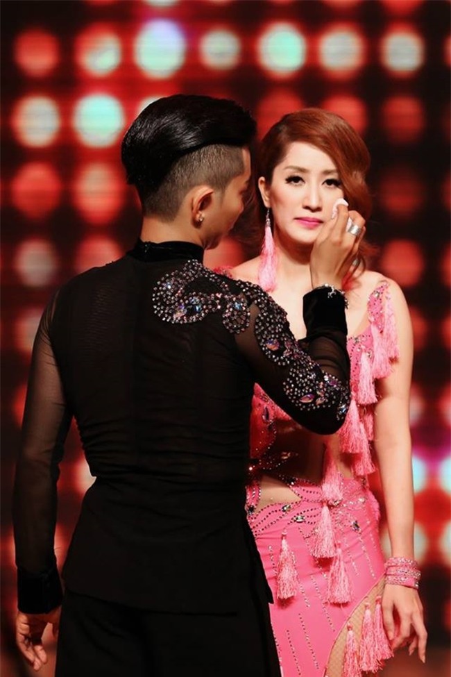 anh "chup len" tiet lo moi quan he doi thuc cua khanh thi va chong kem 12 tuoi hinh anh 18