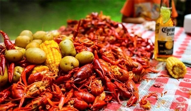 Tom hum bi cam nuoi o Viet Nam thanh dac san tien trieu hinh anh 2