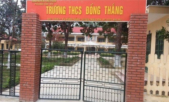 Hieu truong phu nhan cho hoc sinh nghi de di le chua hinh anh 1