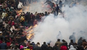 trung quoc: do ruc troi ngay cung than tai hinh anh 11