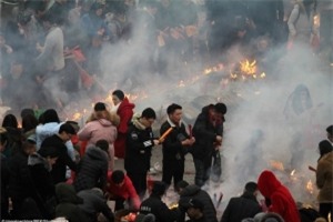 trung quoc: do ruc troi ngay cung than tai hinh anh 8