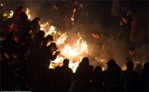 trung quoc: do ruc troi ngay cung than tai hinh anh 9