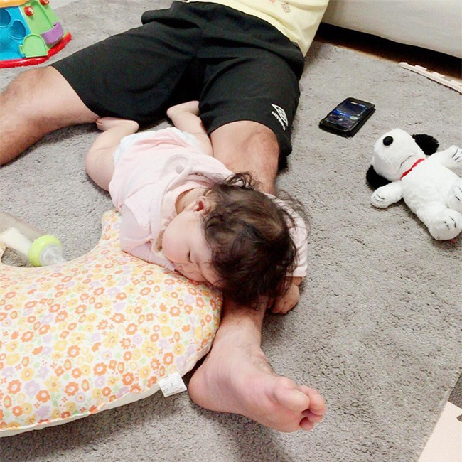 Không chỉ ăn giỏi, bé 2 tuổi người Nhật còn có thể ngủ trên mọi địa hình khiến các mẹ mê mẩn - Ảnh 17.