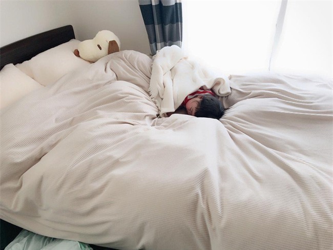 Không chỉ ăn giỏi, bé 2 tuổi người Nhật còn có thể ngủ trên mọi địa hình khiến các mẹ mê mẩn - Ảnh 19.