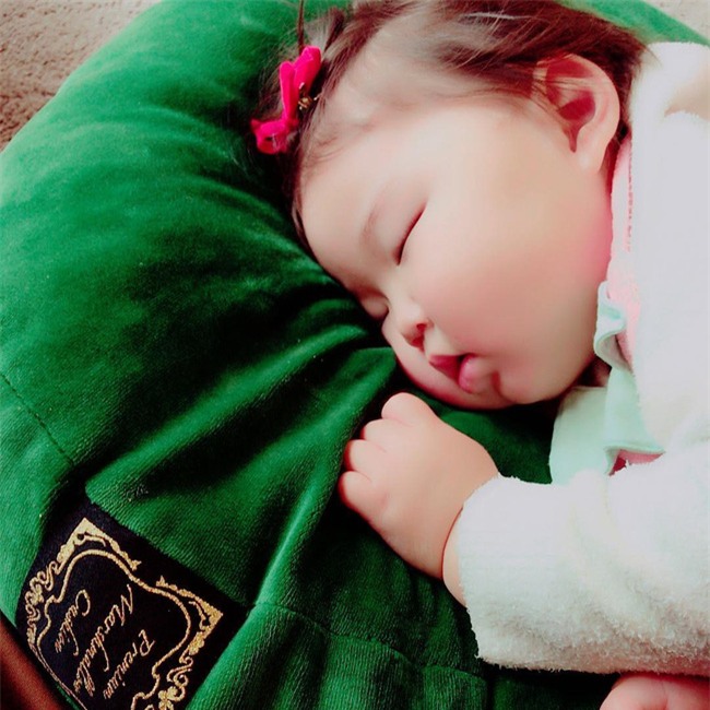 Không chỉ ăn giỏi, bé 2 tuổi người Nhật còn có thể ngủ trên mọi địa hình khiến các mẹ mê mẩn - Ảnh 10.