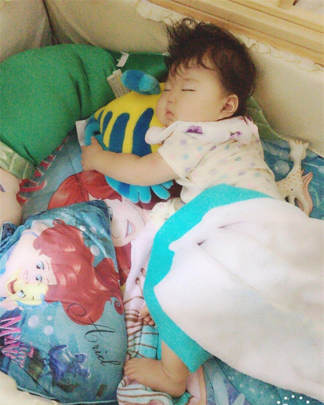 Không chỉ ăn giỏi, bé 2 tuổi người Nhật còn có thể ngủ trên mọi địa hình khiến các mẹ mê mẩn - Ảnh 14.