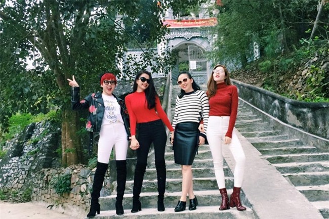 4 chi em chan sieu dai nha ban gai son tung khien may rau chao dao hinh anh 2