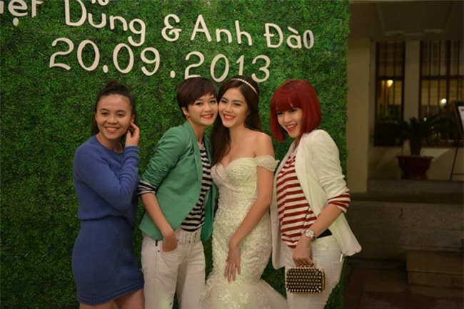 4 chi em chan sieu dai nha ban gai son tung khien may rau chao dao hinh anh 5