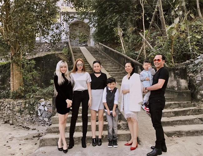 4 chi em chan sieu dai nha ban gai son tung khien may rau chao dao hinh anh 8