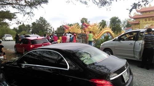 tu tinh xa den cung khong duoc vao nha tho to cua hoai linh hinh anh 2