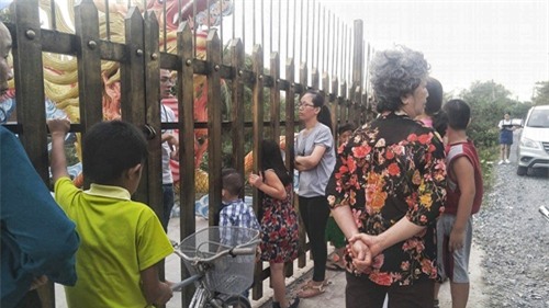 tu tinh xa den cung khong duoc vao nha tho to cua hoai linh hinh anh 3