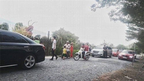 tu tinh xa den cung khong duoc vao nha tho to cua hoai linh hinh anh 4