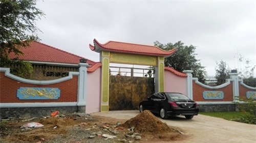 tu tinh xa den cung khong duoc vao nha tho to cua hoai linh hinh anh 7