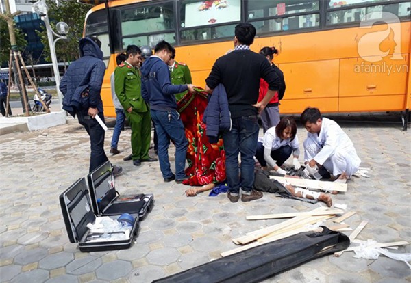 Cắt thùng phuy để trang trí quán cafe xe buýt, 1 người bị thương nặng - Ảnh 1.