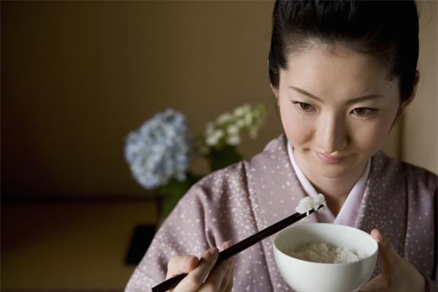 Học lỏm 10 bí mật làm đẹp của các geisha để xinh đẹp trẻ lâu như phụ nữ Nhật - Ảnh 4.