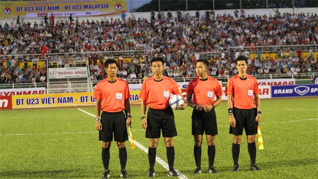 Có khoảng chục ngàn khán giả dự khán trận U23 Việt Nam - U23 Malaysia trên sân Thống Nhất tối 7/2